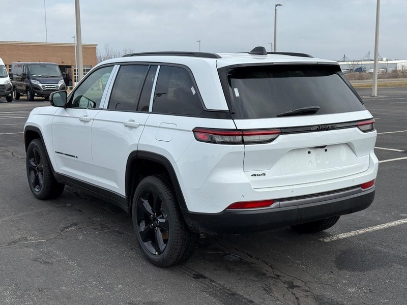 Jeep Grand Cherokee Vehicle Full-screen Gallery Image 5