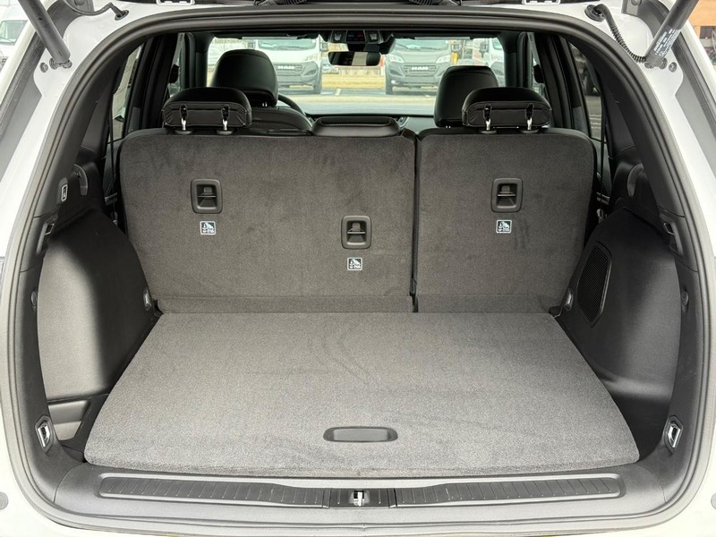 Jeep Grand Cherokee Vehicle Full-screen Gallery Image 7