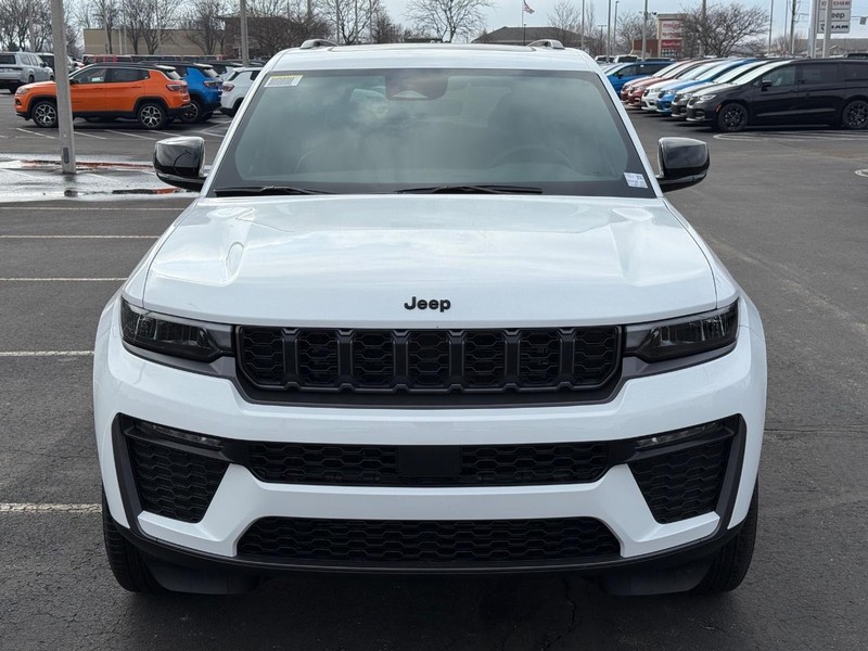 Jeep Grand Cherokee Vehicle Full-screen Gallery Image 11