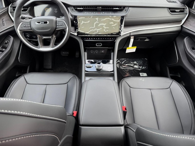 Jeep Grand Cherokee Vehicle Full-screen Gallery Image 15