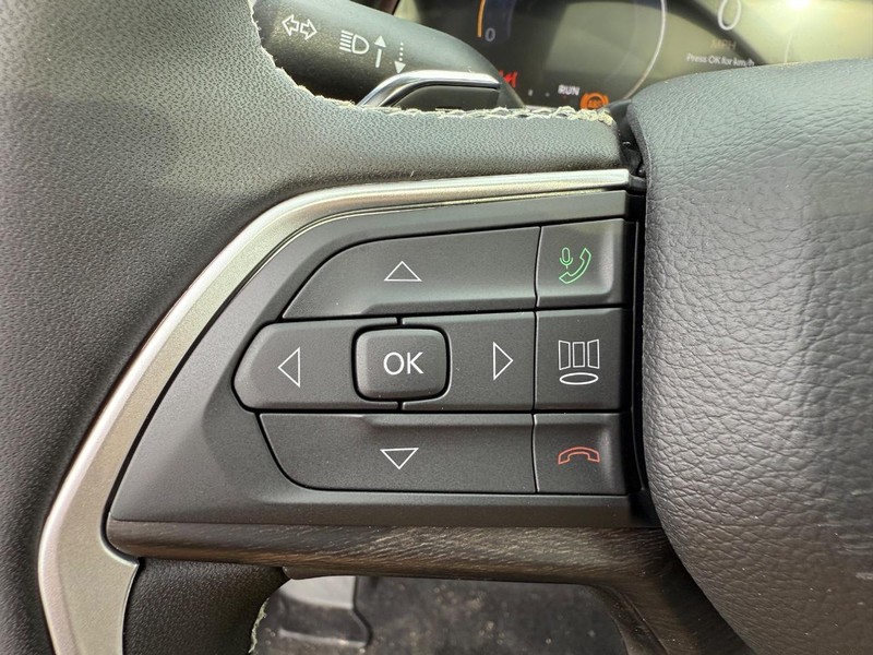 Jeep Grand Cherokee Vehicle Full-screen Gallery Image 22