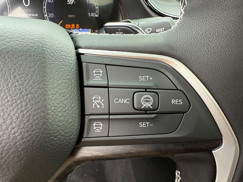 Jeep Grand Cherokee Vehicle Full-screen Gallery Image 23