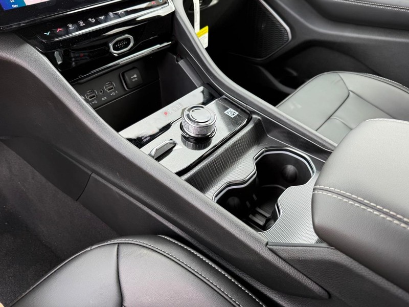 Jeep Grand Cherokee Vehicle Full-screen Gallery Image 27