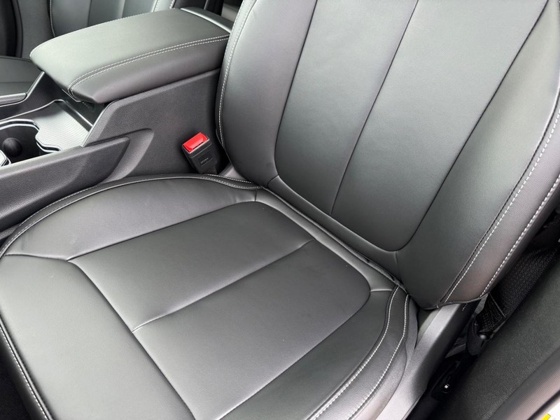 Jeep Grand Cherokee Vehicle Full-screen Gallery Image 32