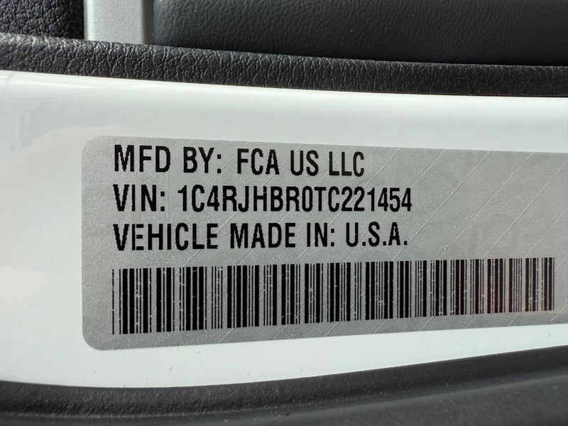 Jeep Grand Cherokee Vehicle Full-screen Gallery Image 33