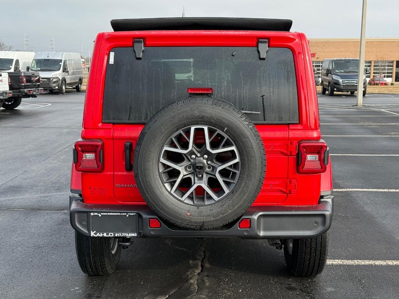 Jeep Wrangler Vehicle Full-screen Gallery Image 4