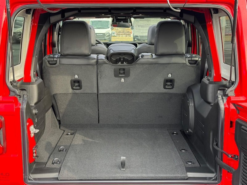 Jeep Wrangler Vehicle Full-screen Gallery Image 7