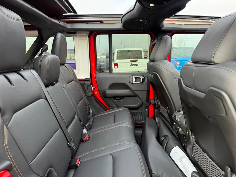 Jeep Wrangler Vehicle Full-screen Gallery Image 11