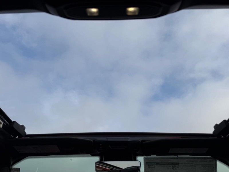 Jeep Wrangler Vehicle Full-screen Gallery Image 13