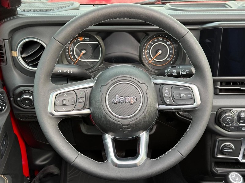 Jeep Wrangler Vehicle Full-screen Gallery Image 15