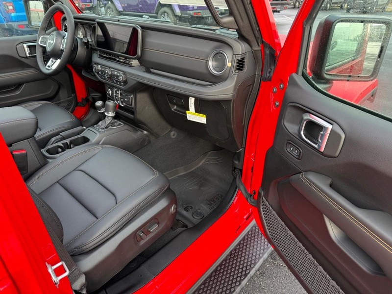 Jeep Wrangler Vehicle Full-screen Gallery Image 16