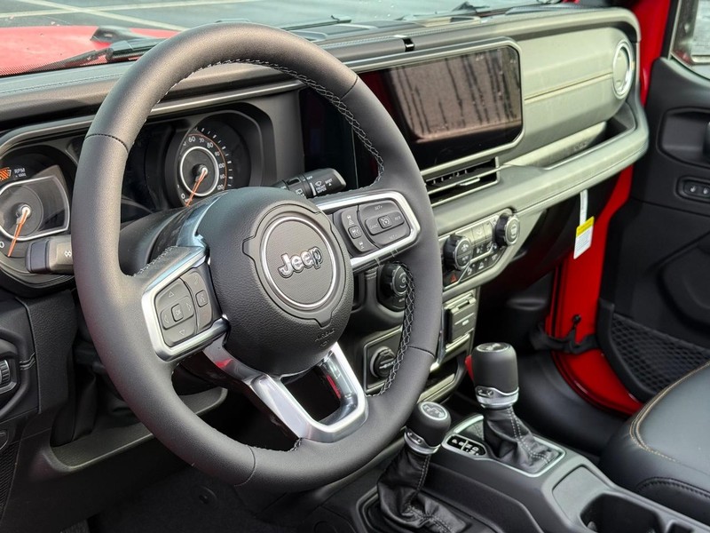 Jeep Wrangler Vehicle Full-screen Gallery Image 20