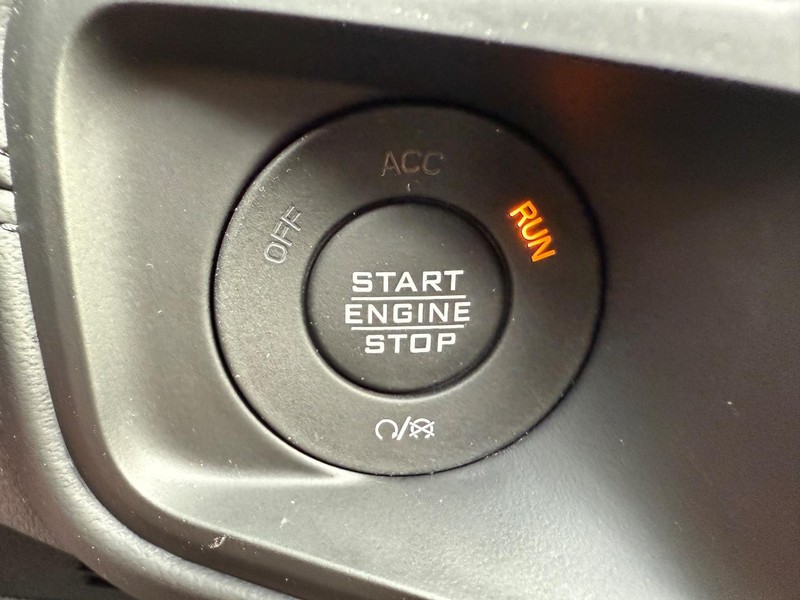 Jeep Wrangler Vehicle Full-screen Gallery Image 23