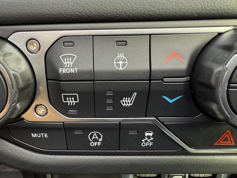 Jeep Wrangler Vehicle Full-screen Gallery Image 24