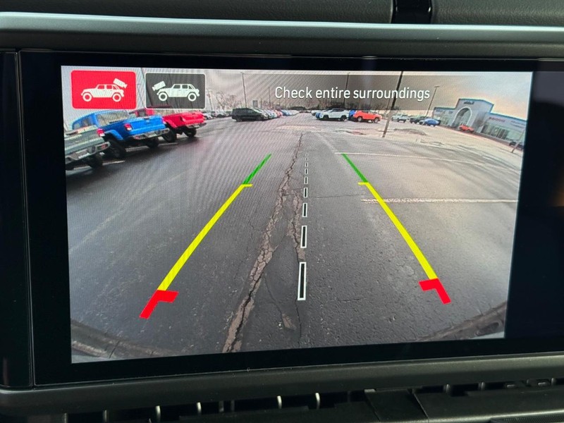 Jeep Wrangler Vehicle Full-screen Gallery Image 26