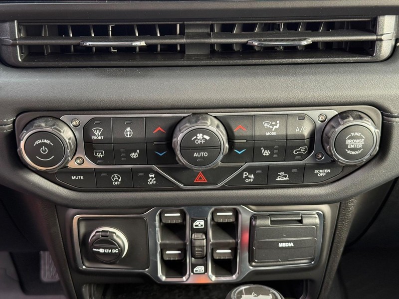 Jeep Wrangler Vehicle Full-screen Gallery Image 27