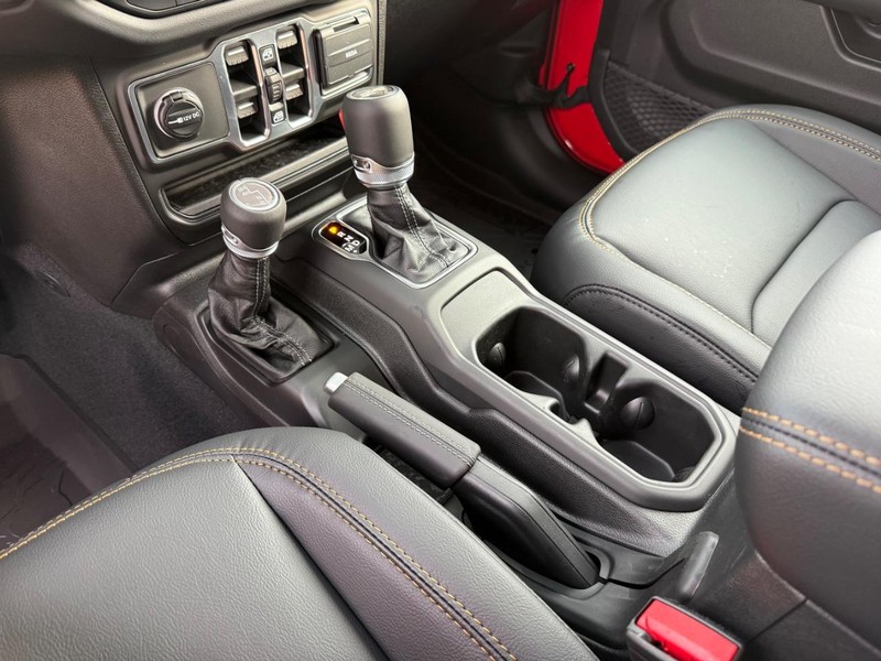 Jeep Wrangler Vehicle Full-screen Gallery Image 28