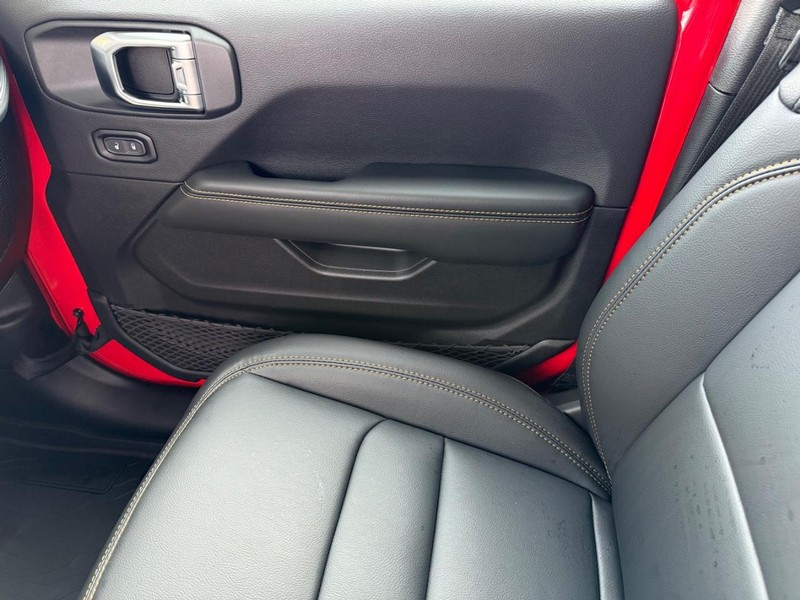 Jeep Wrangler Vehicle Full-screen Gallery Image 29