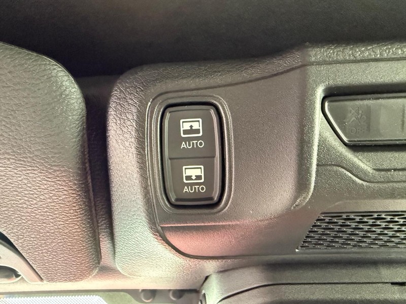 Jeep Wrangler Vehicle Full-screen Gallery Image 30