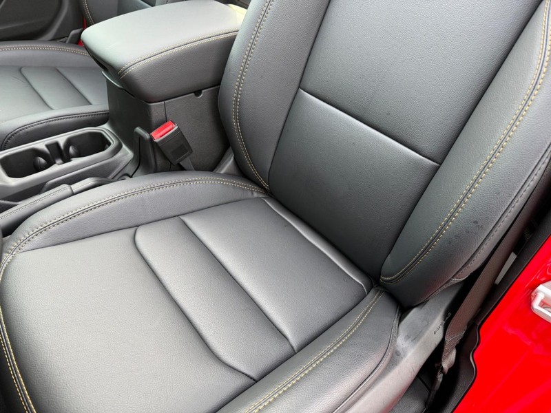 Jeep Wrangler Vehicle Full-screen Gallery Image 33