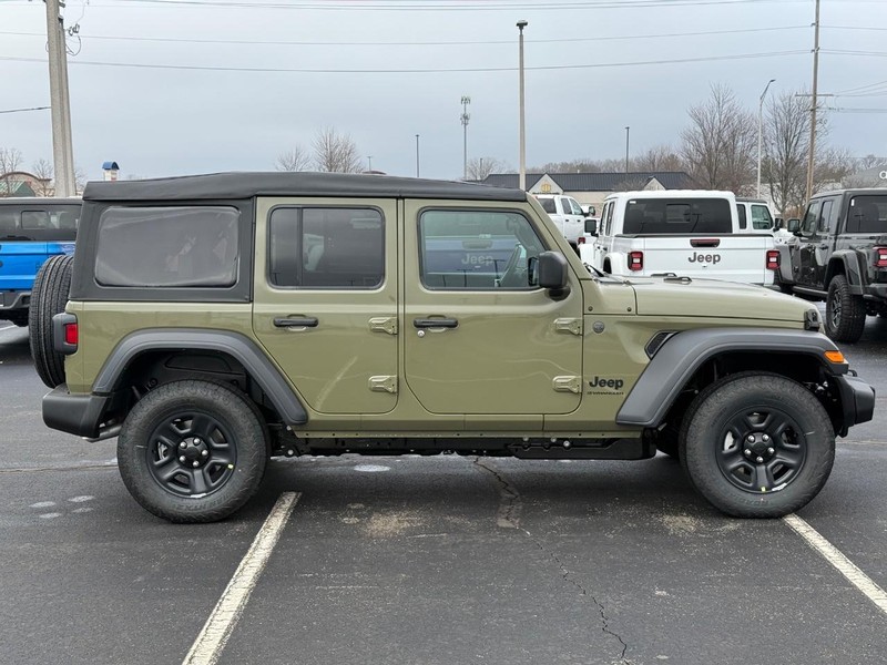 Jeep Wrangler Vehicle Full-screen Gallery Image 2