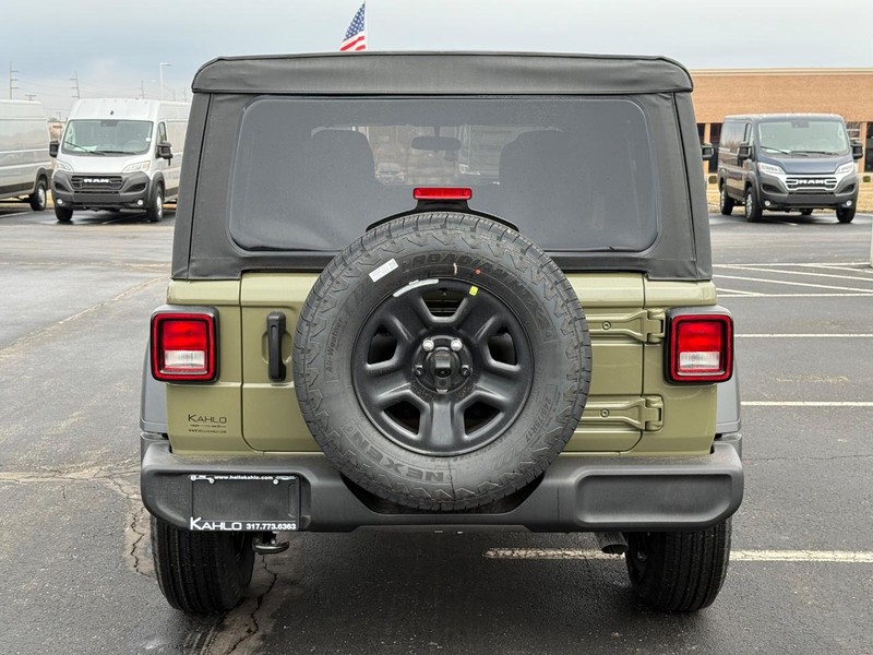 Jeep Wrangler Vehicle Full-screen Gallery Image 4