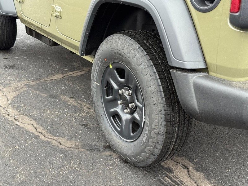 Jeep Wrangler Vehicle Full-screen Gallery Image 6