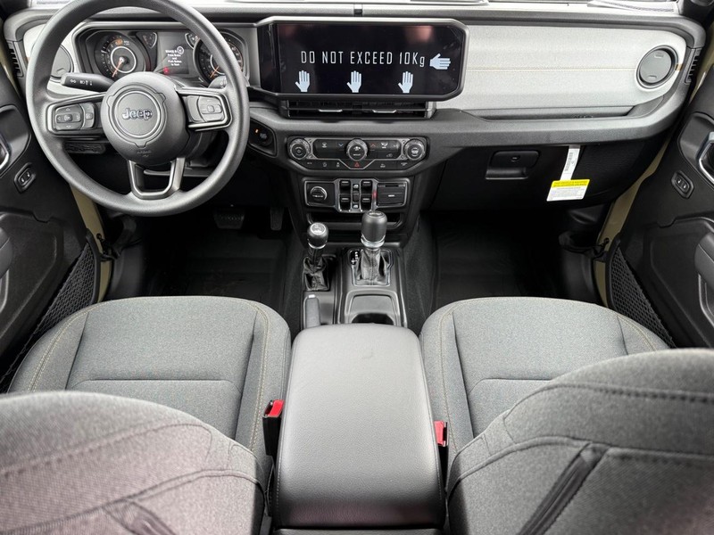 Jeep Wrangler Vehicle Full-screen Gallery Image 13