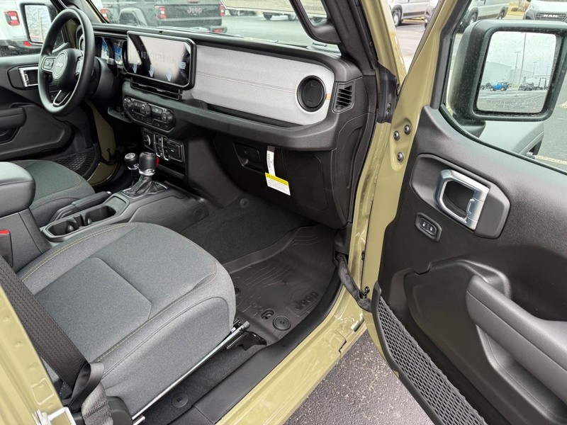 Jeep Wrangler Vehicle Full-screen Gallery Image 15