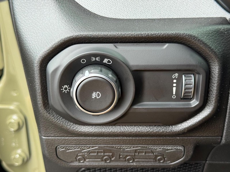 Jeep Wrangler Vehicle Full-screen Gallery Image 30