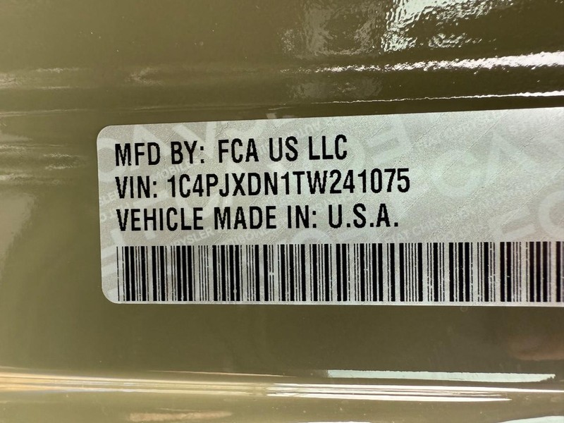 Jeep Wrangler Vehicle Full-screen Gallery Image 32