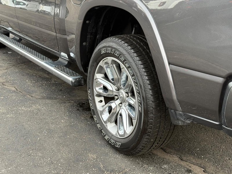 Ram 1500 Vehicle Full-screen Gallery Image 6