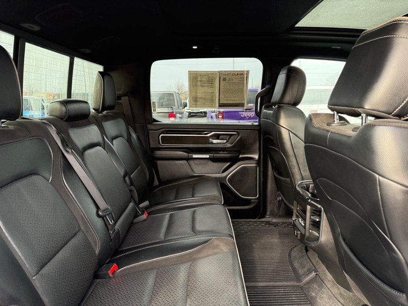 Ram 1500 Vehicle Full-screen Gallery Image 11