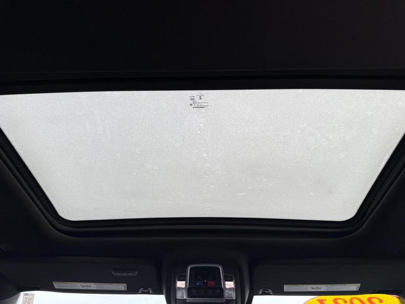 Ram 1500 Vehicle Full-screen Gallery Image 13