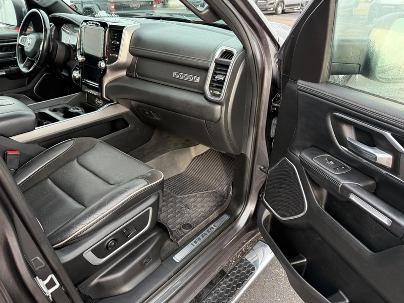 Ram 1500 Vehicle Full-screen Gallery Image 16