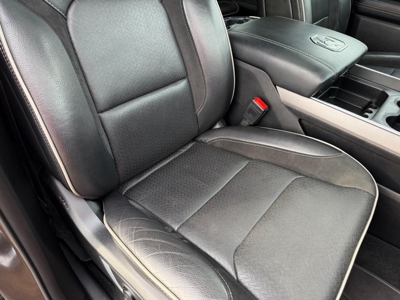 Ram 1500 Vehicle Full-screen Gallery Image 17