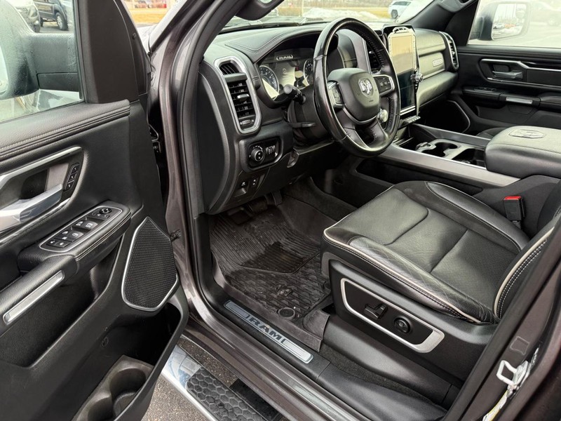 Ram 1500 Vehicle Full-screen Gallery Image 18