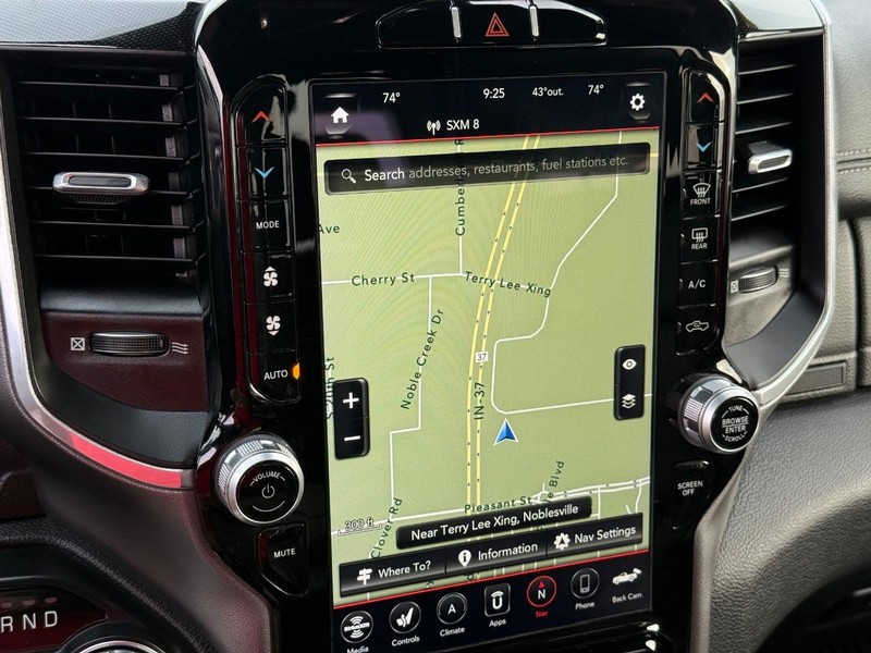 Ram 1500 Vehicle Full-screen Gallery Image 24