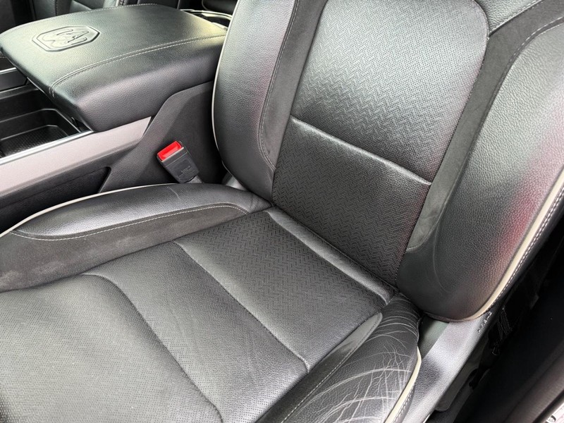 Ram 1500 Vehicle Full-screen Gallery Image 32