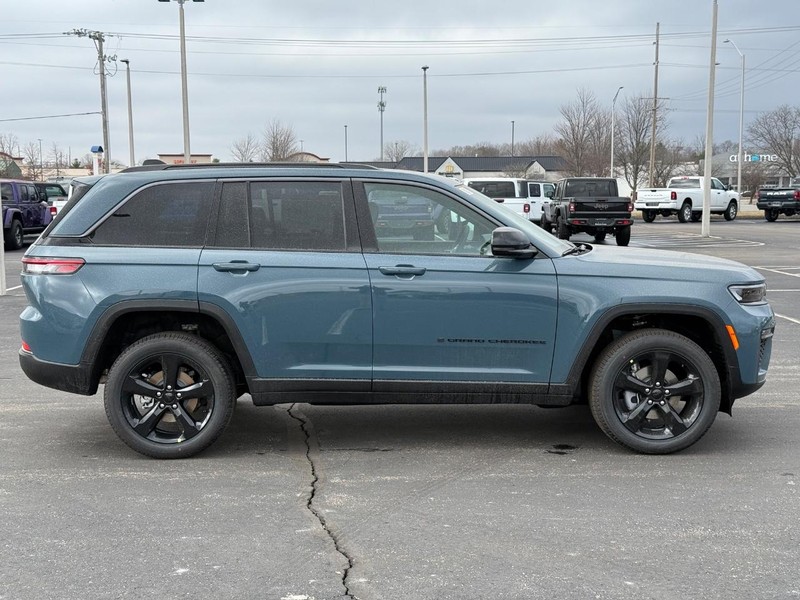 Jeep Grand Cherokee Vehicle Full-screen Gallery Image 2