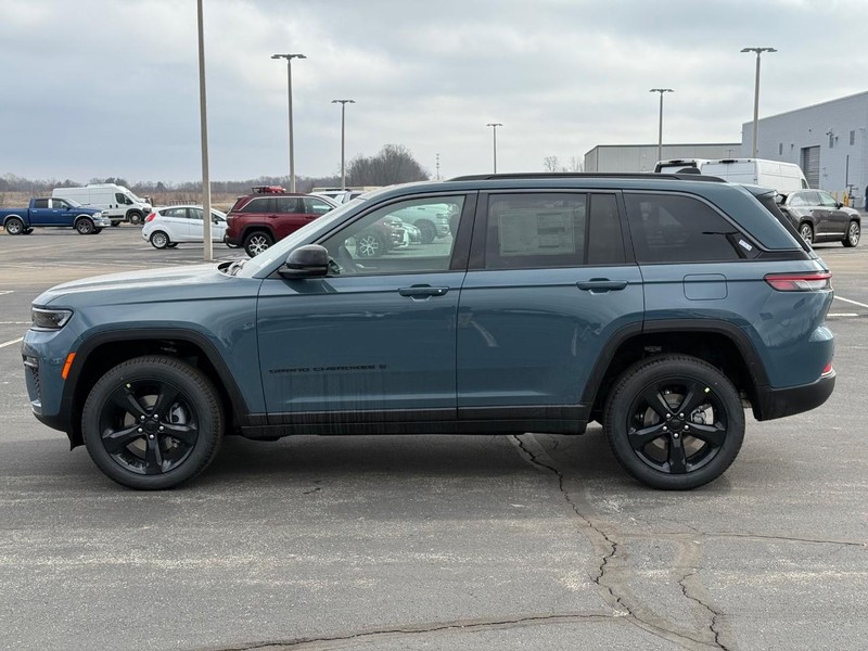 Jeep Grand Cherokee Vehicle Full-screen Gallery Image 9