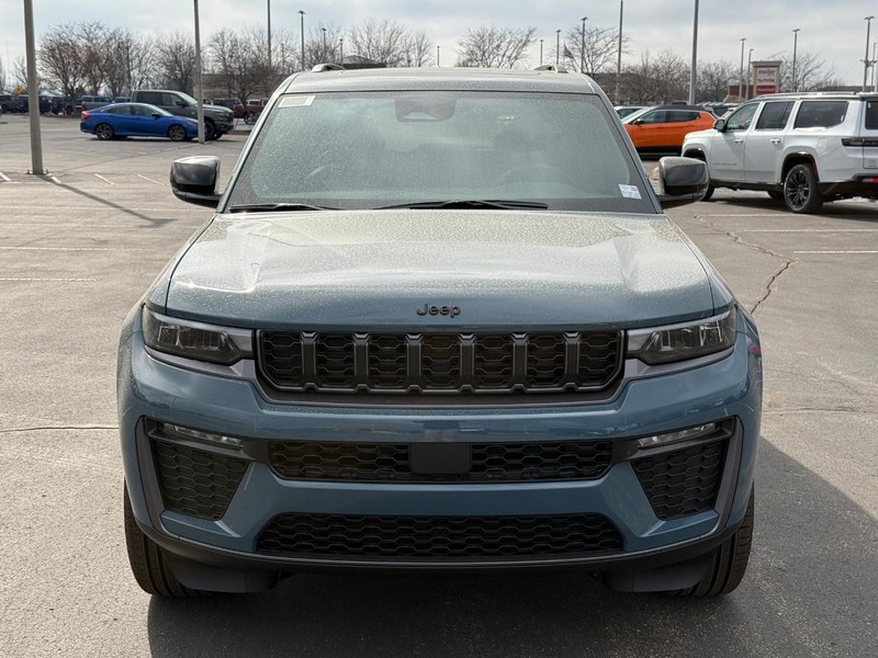 Jeep Grand Cherokee Vehicle Full-screen Gallery Image 11