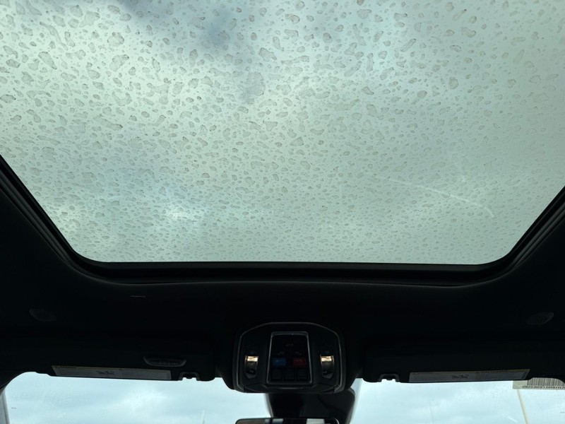 Jeep Grand Cherokee Vehicle Full-screen Gallery Image 14