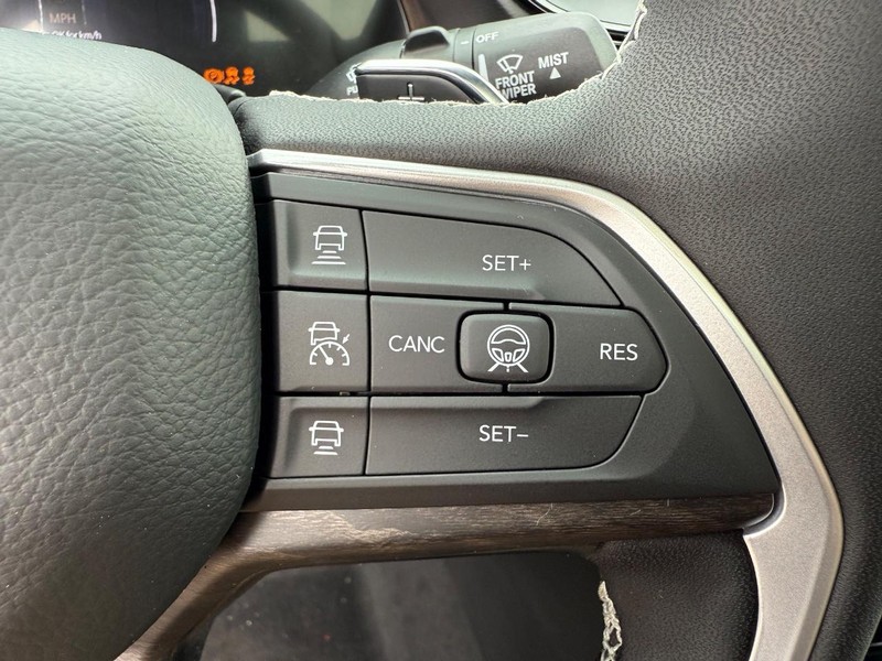 Jeep Grand Cherokee Vehicle Full-screen Gallery Image 23