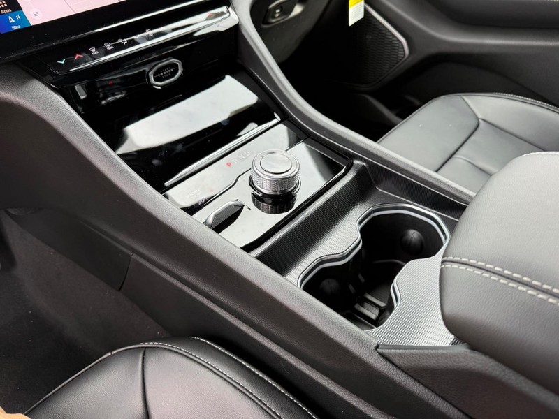 Jeep Grand Cherokee Vehicle Full-screen Gallery Image 27