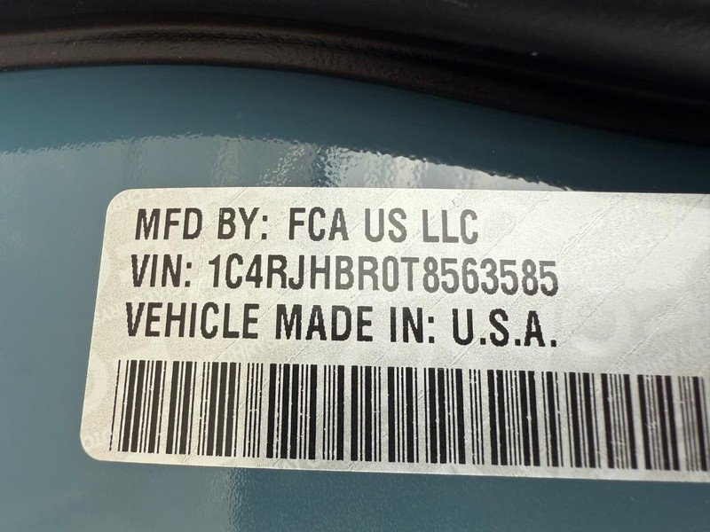 Jeep Grand Cherokee Vehicle Full-screen Gallery Image 33