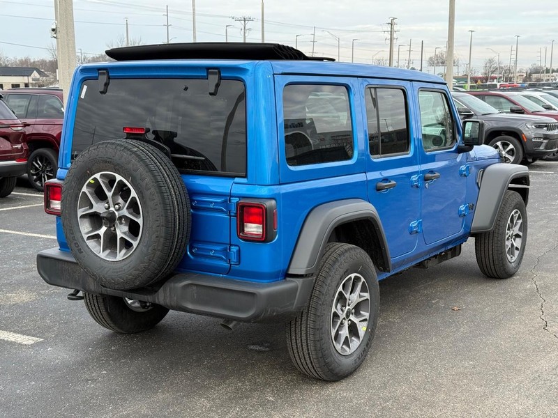 Jeep Wrangler Vehicle Full-screen Gallery Image 3
