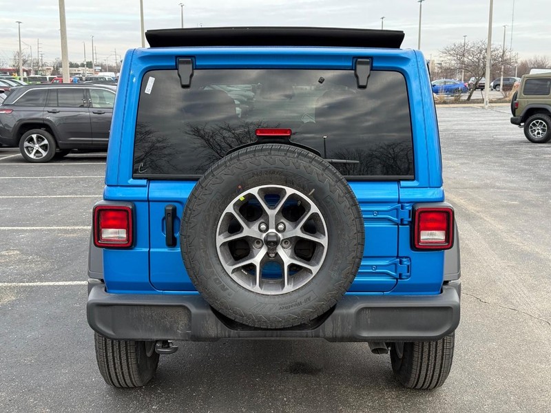 Jeep Wrangler Vehicle Full-screen Gallery Image 4