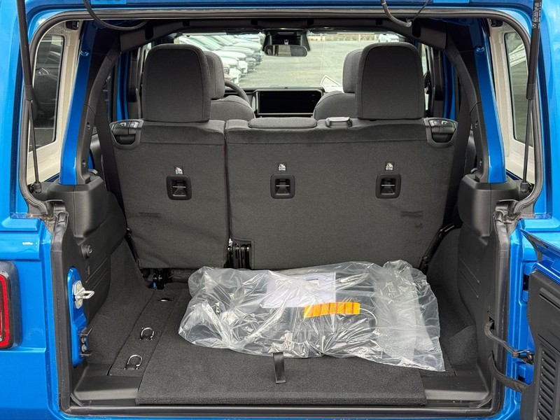 Jeep Wrangler Vehicle Full-screen Gallery Image 7