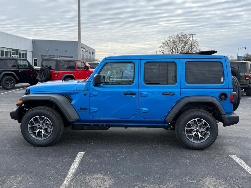 Jeep Wrangler Vehicle Full-screen Gallery Image 8